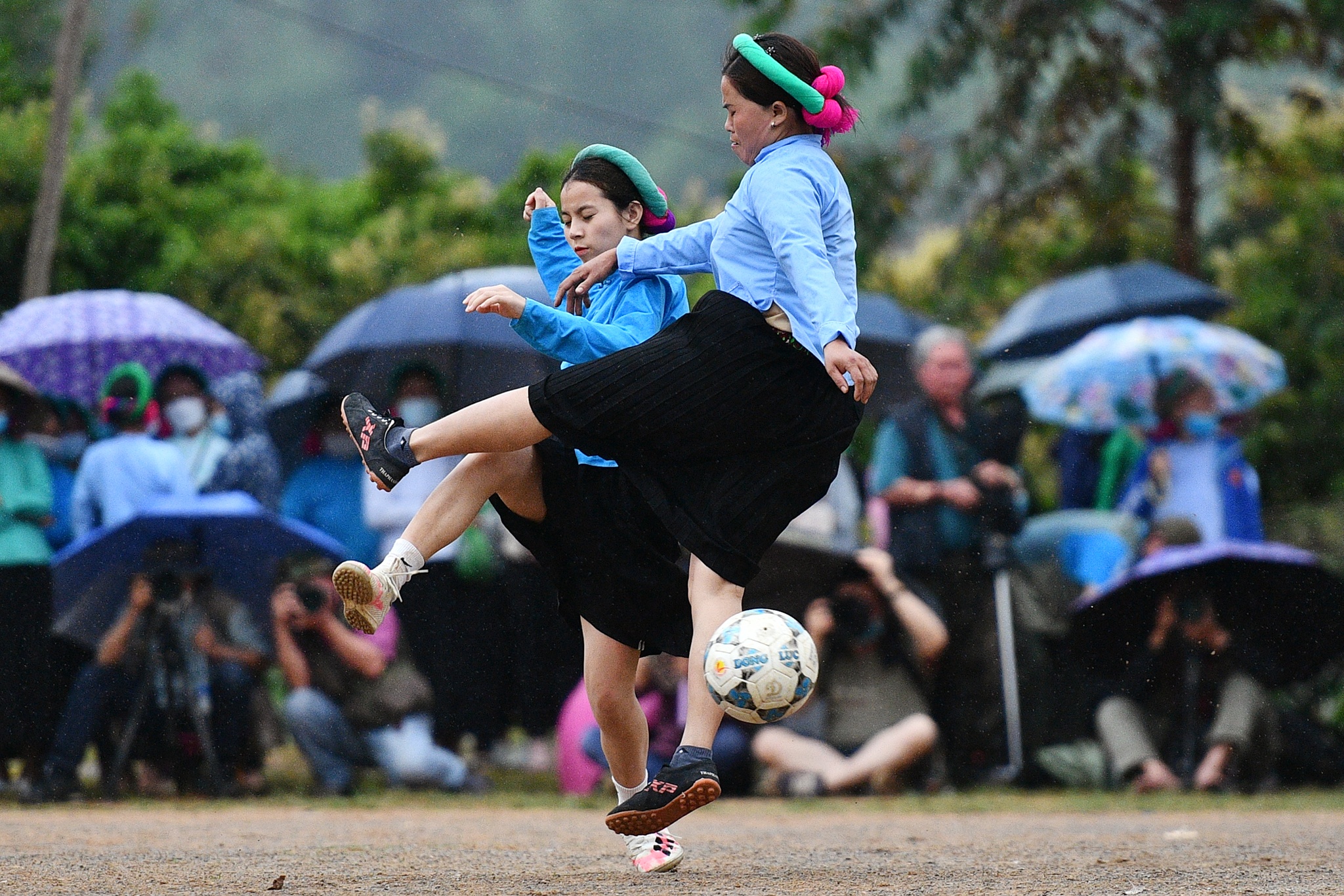 giai da bong nu o nu Binh Lieu anh 29