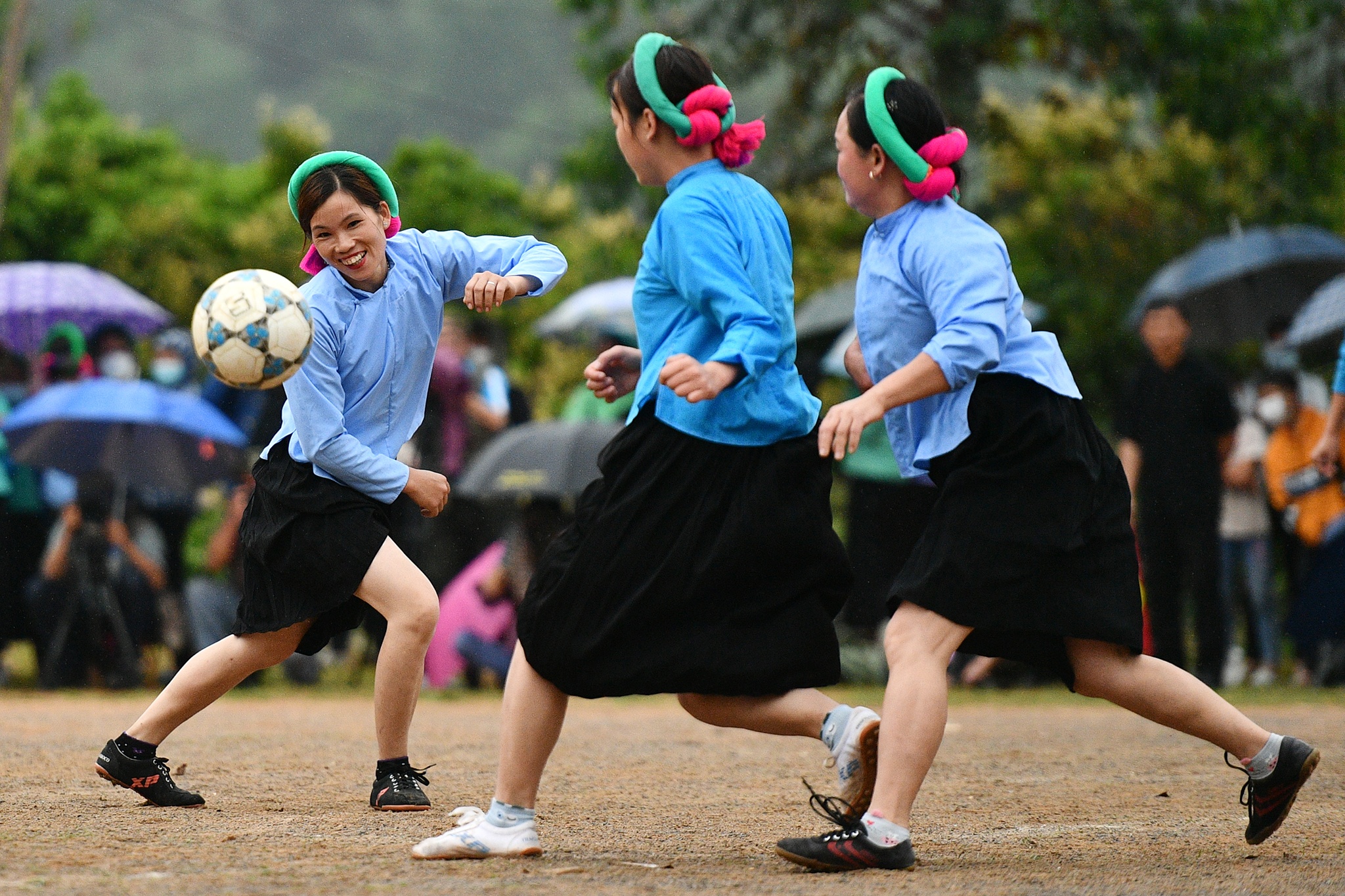 giai da bong nu o nu Binh Lieu anh 52
