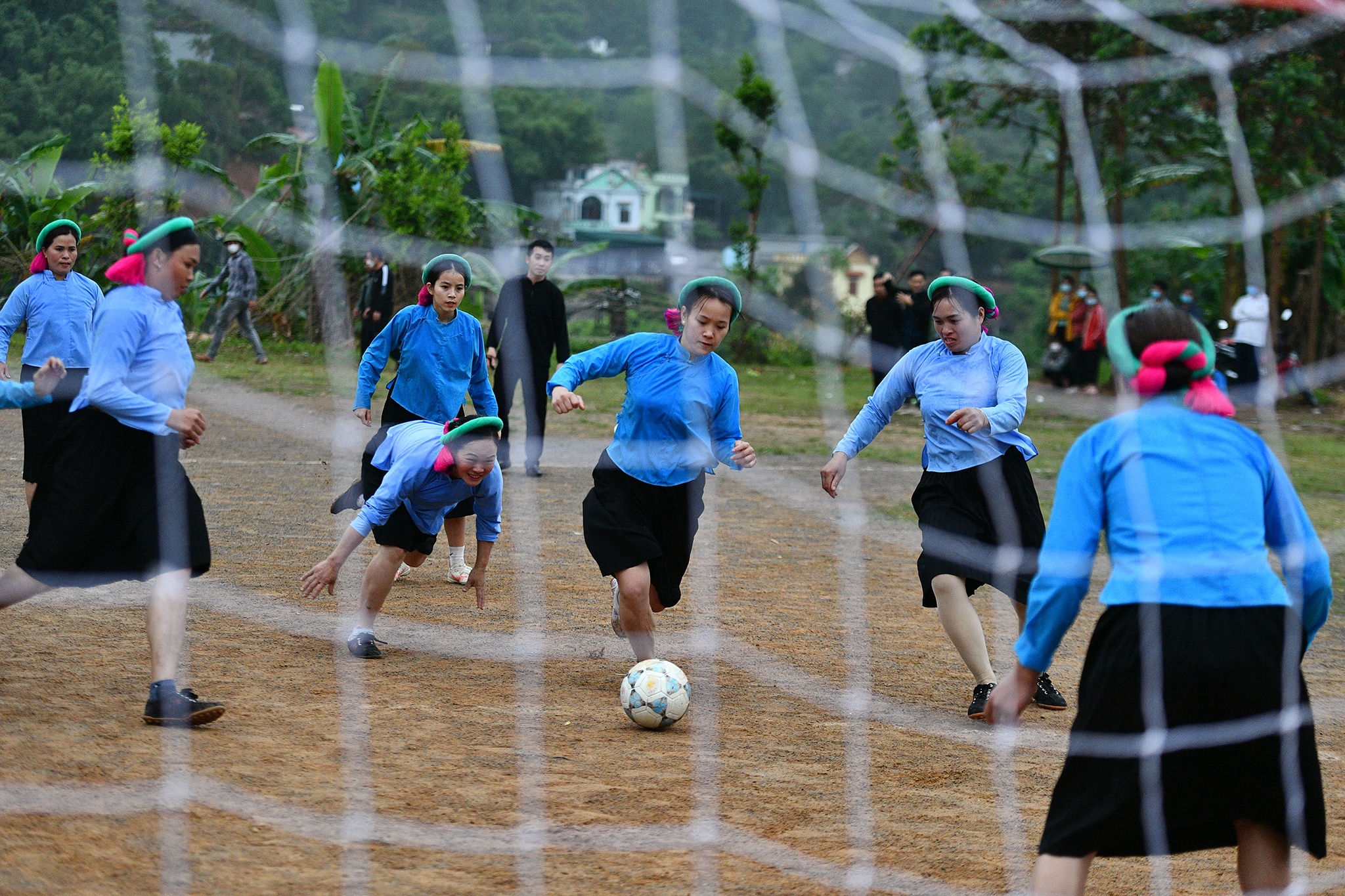giai da bong nu o nu Binh Lieu anh 59