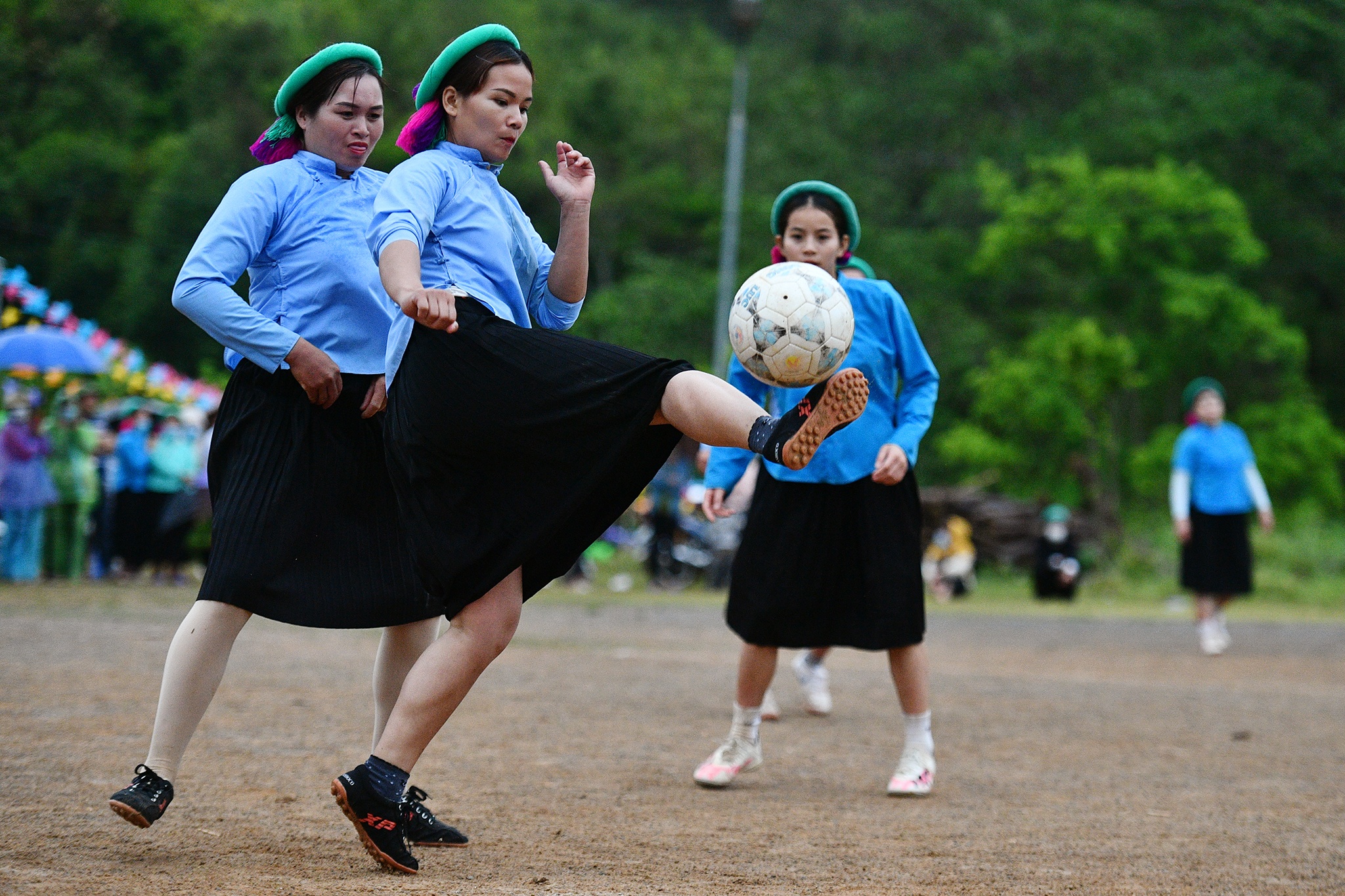 giai da bong nu o nu Binh Lieu anh 54