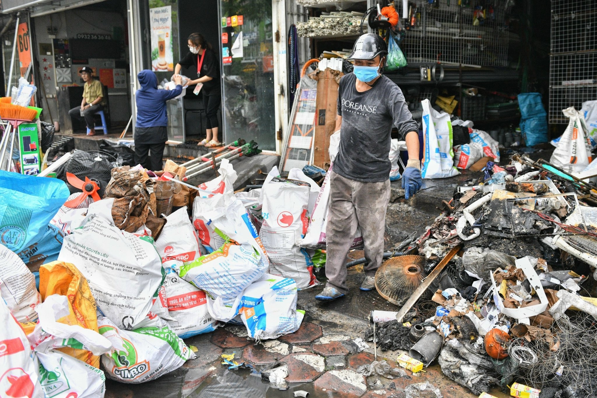 vu chay 7 can nha o pho Nguyen Hoang anh 9