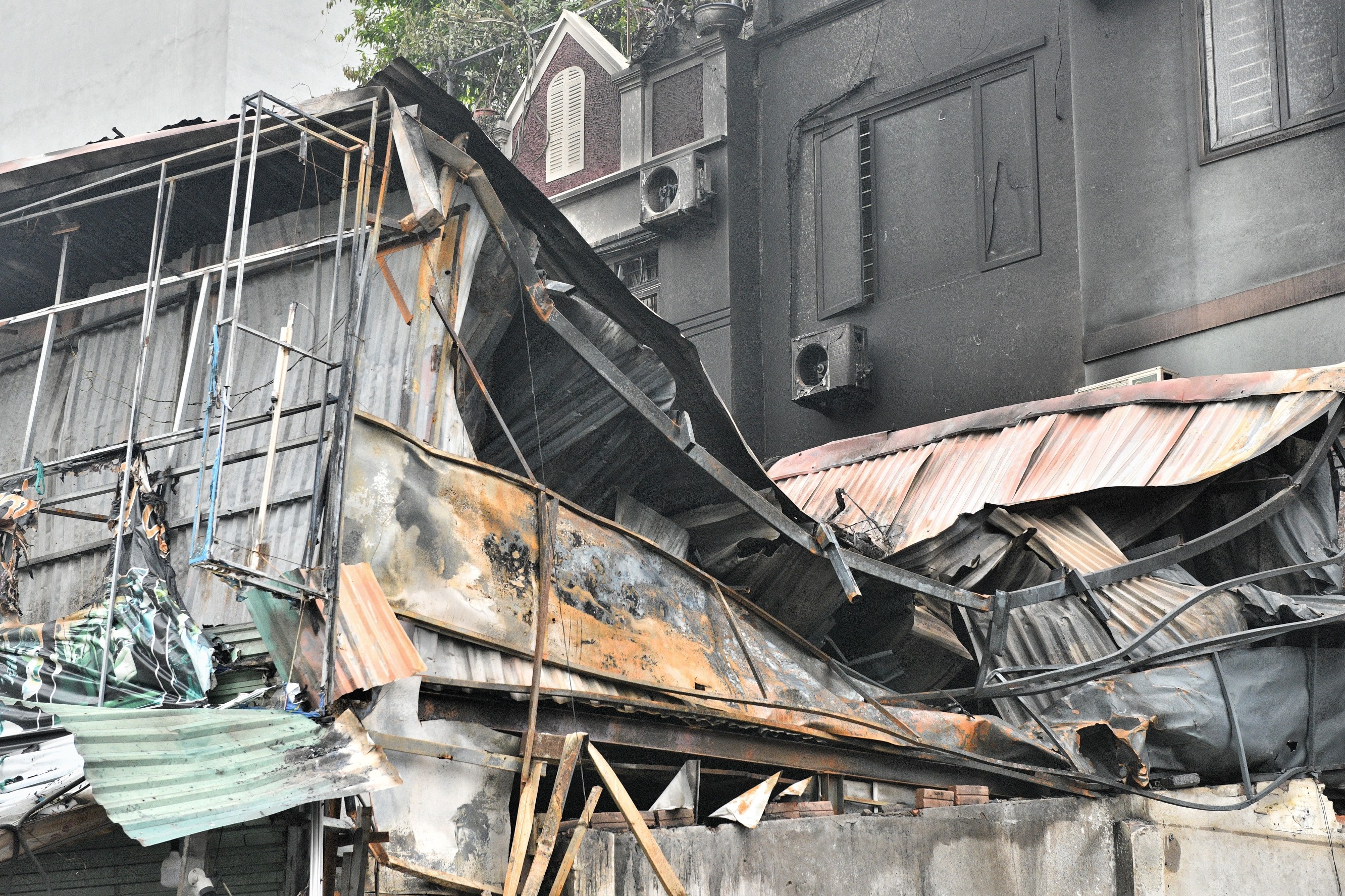 vu chay 7 can nha o pho Nguyen Hoang anh 4