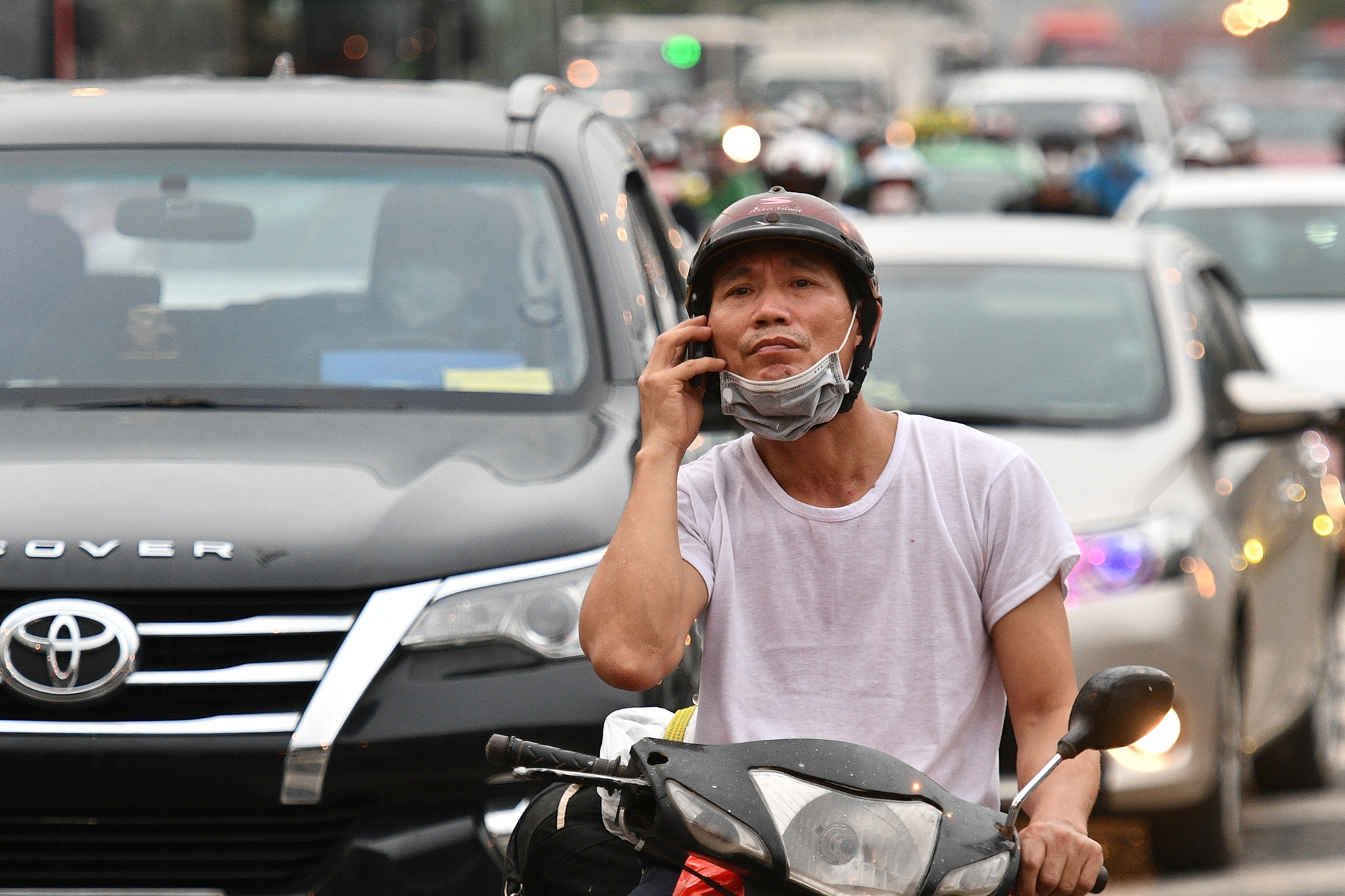 un tac ngay cuoi di lam truoc nghi le 30/4 anh 10