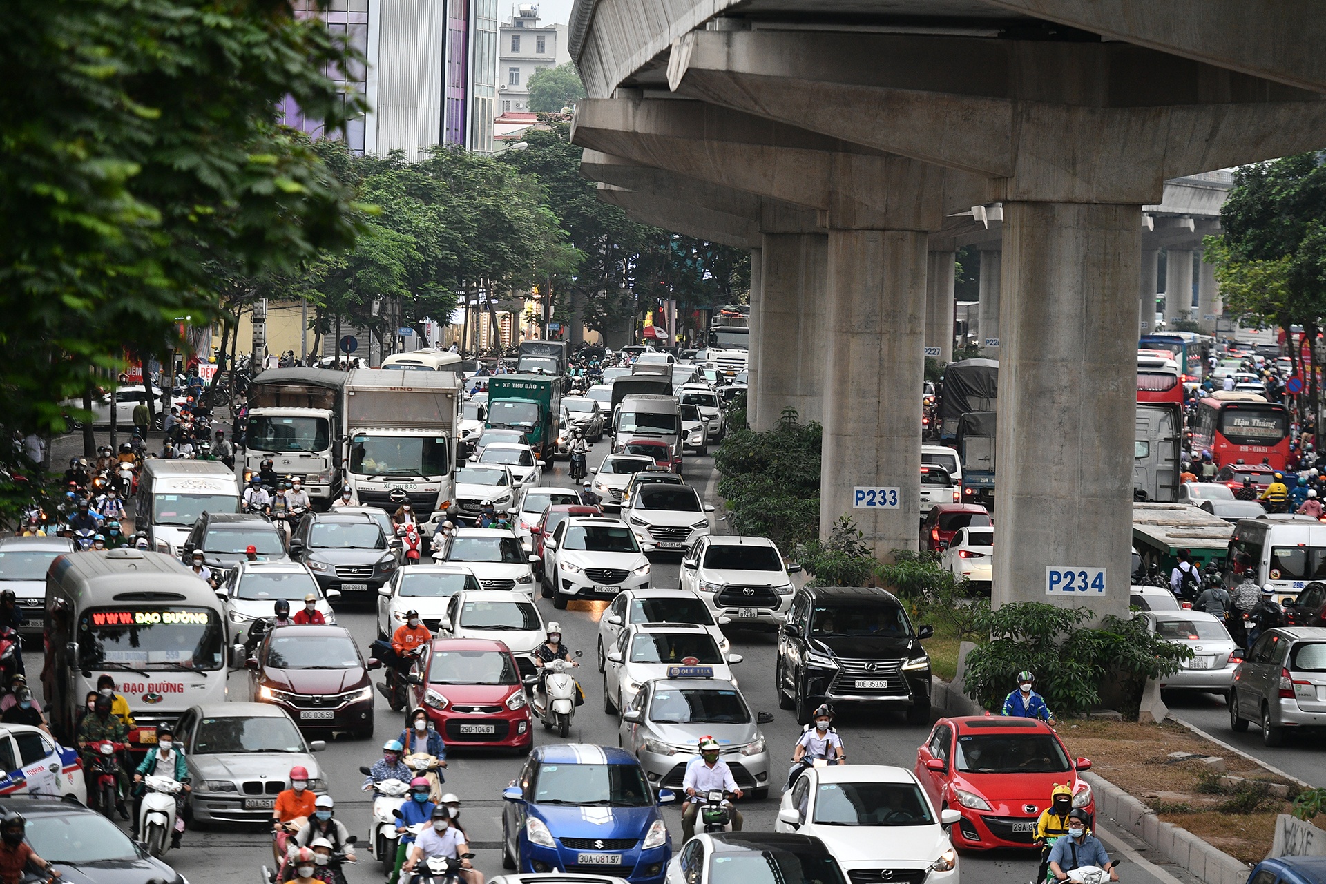 un tac ngay cuoi di lam truoc nghi le 30/4 anh 2