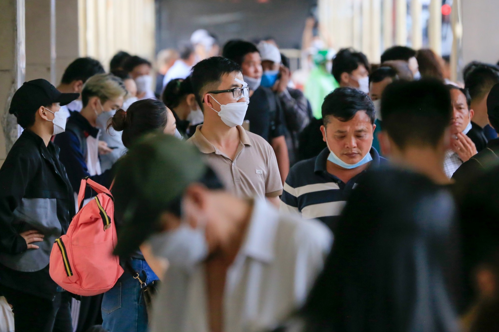 va vat cho xe khach ve que nghi le anh 1