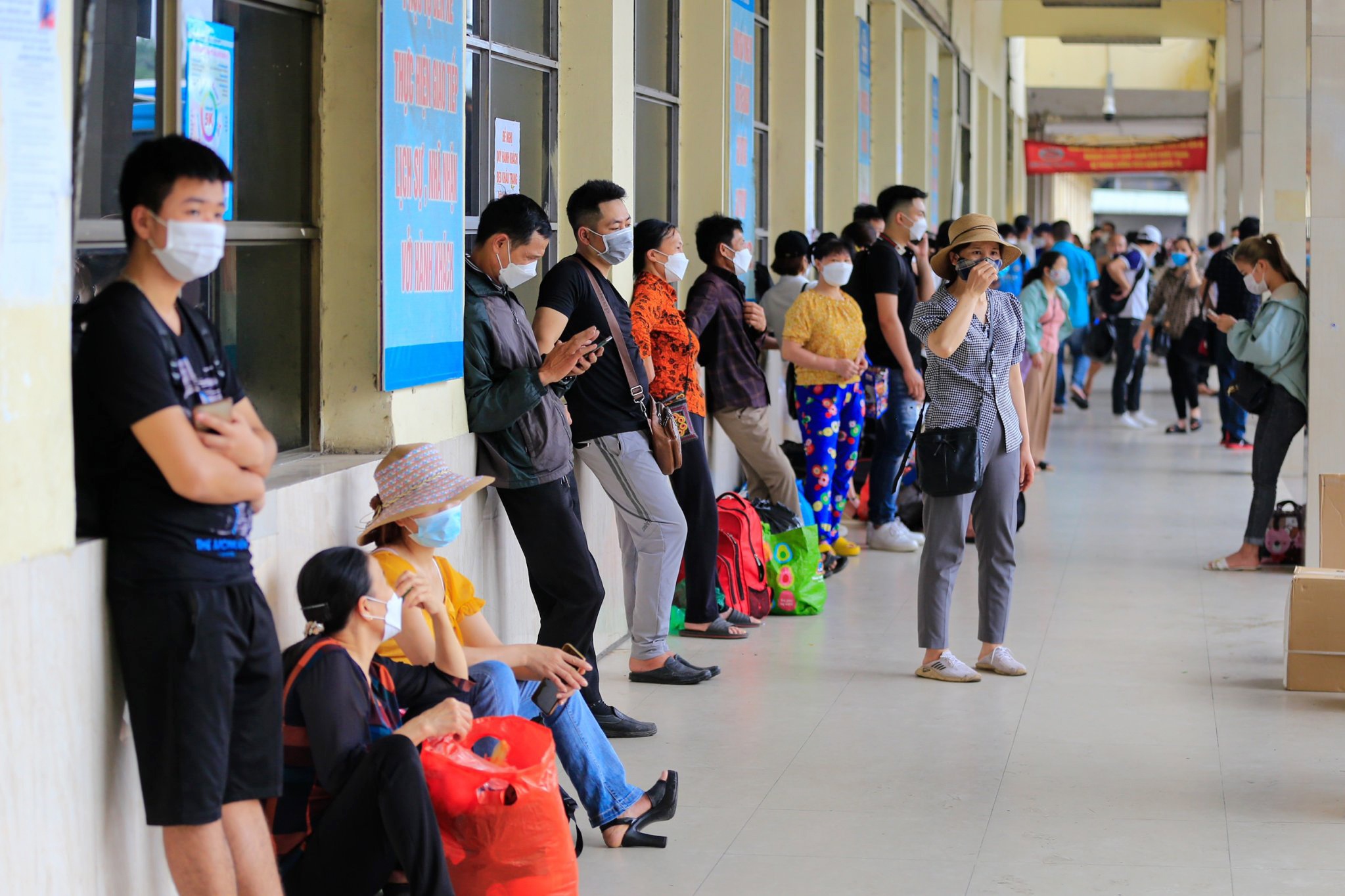 va vat cho xe khach ve que nghi le anh 3