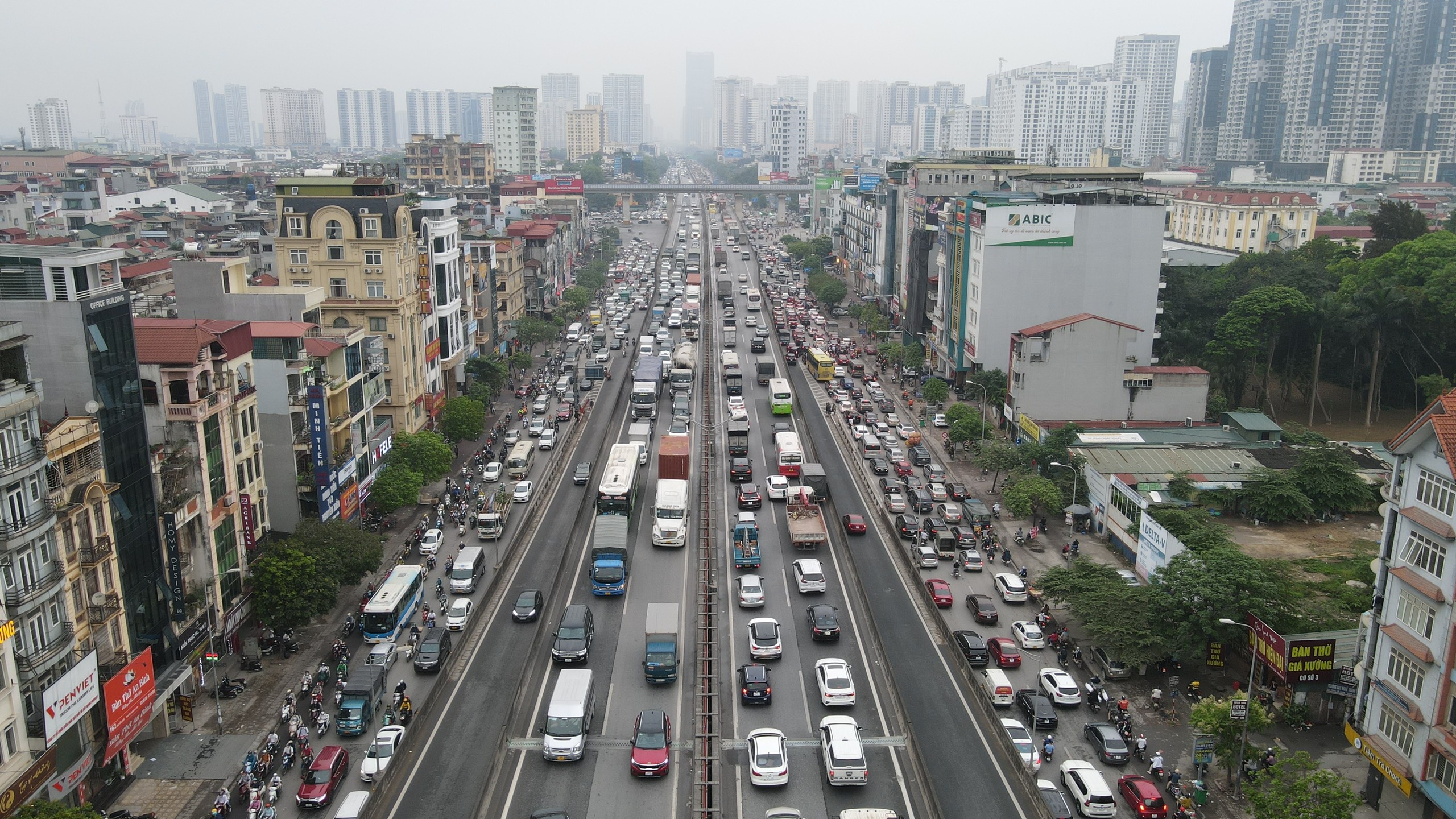 un tac ngay cuoi di lam truoc nghi le 30/4 anh 12