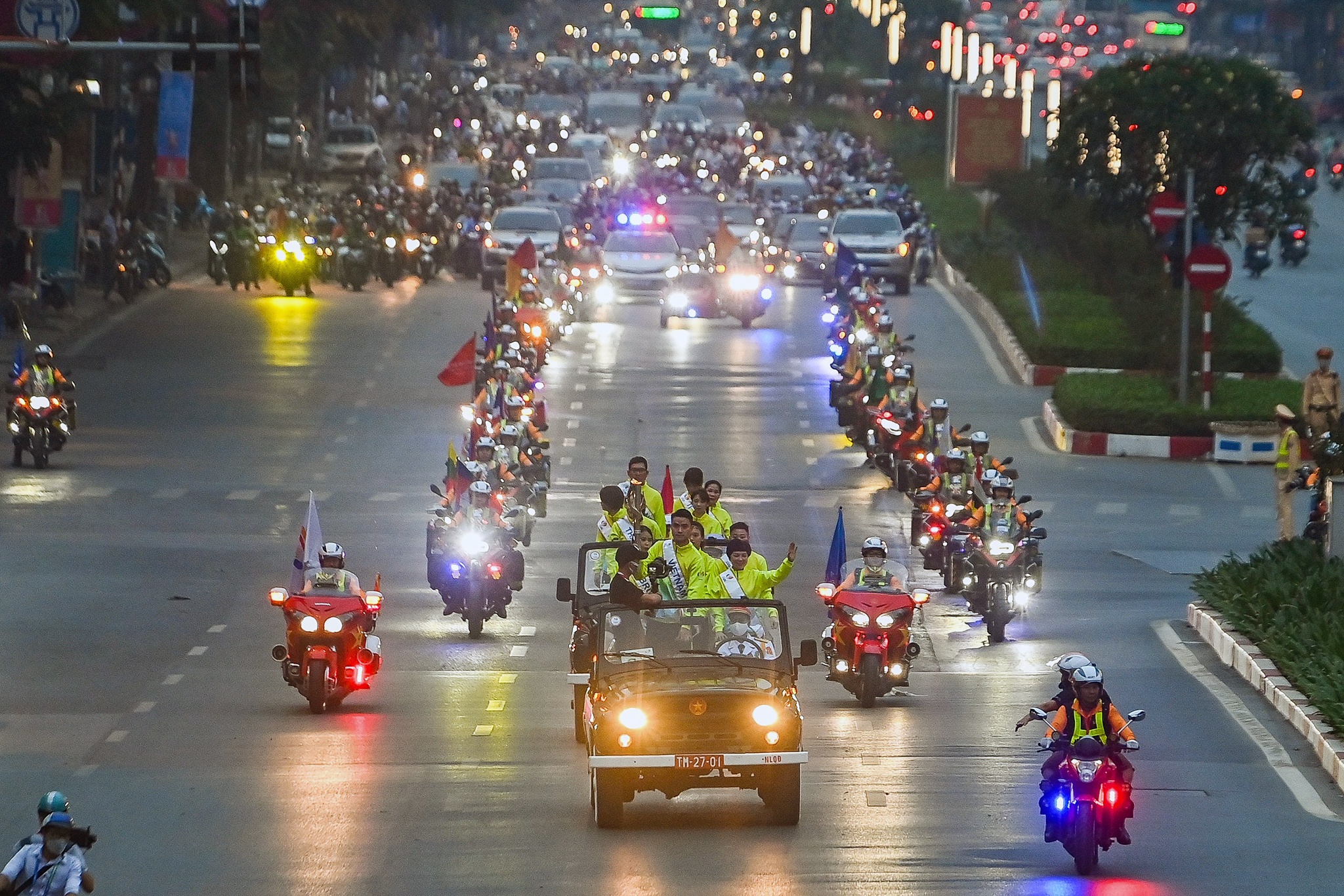 ruoc duoc SEA Games ve san My Dinh anh 8