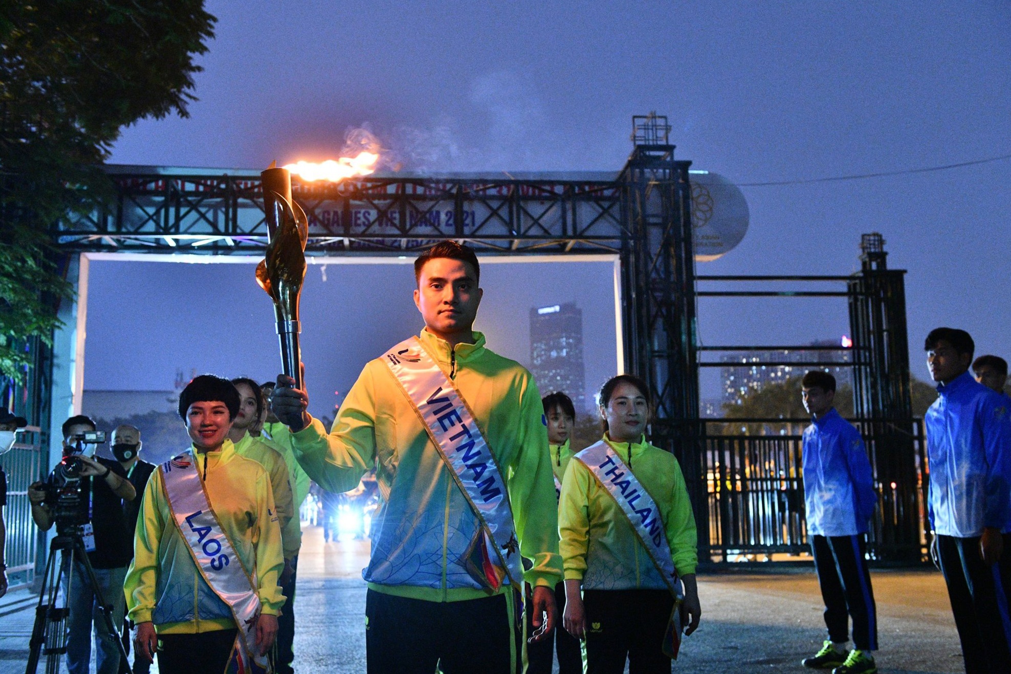 ruoc duoc SEA Games ve san My Dinh anh 15