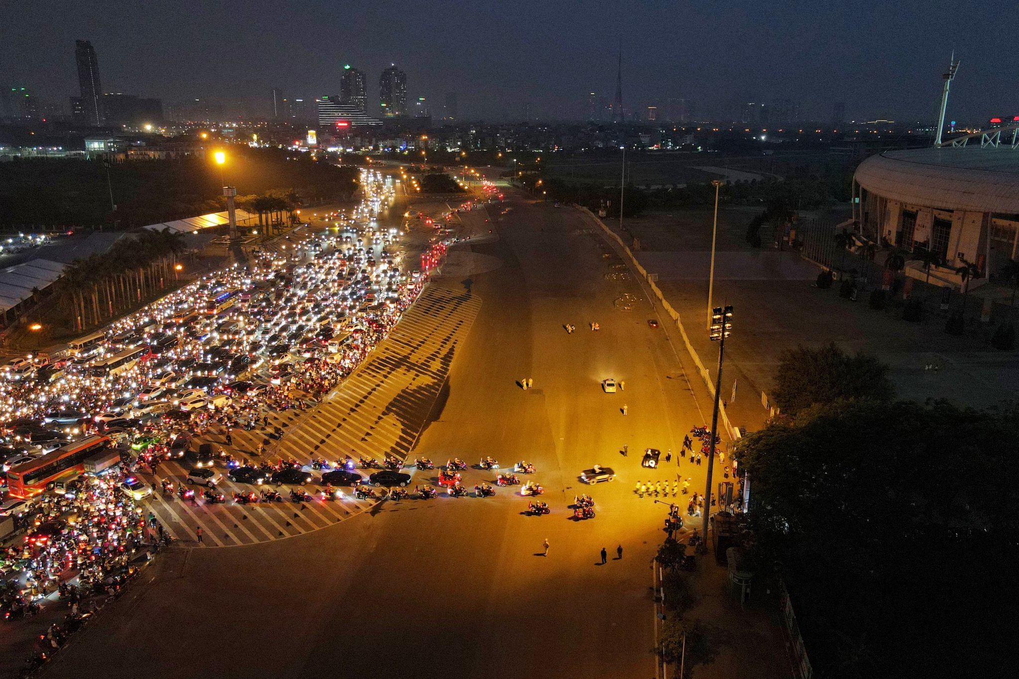 ruoc duoc SEA Games ve san My Dinh anh 10