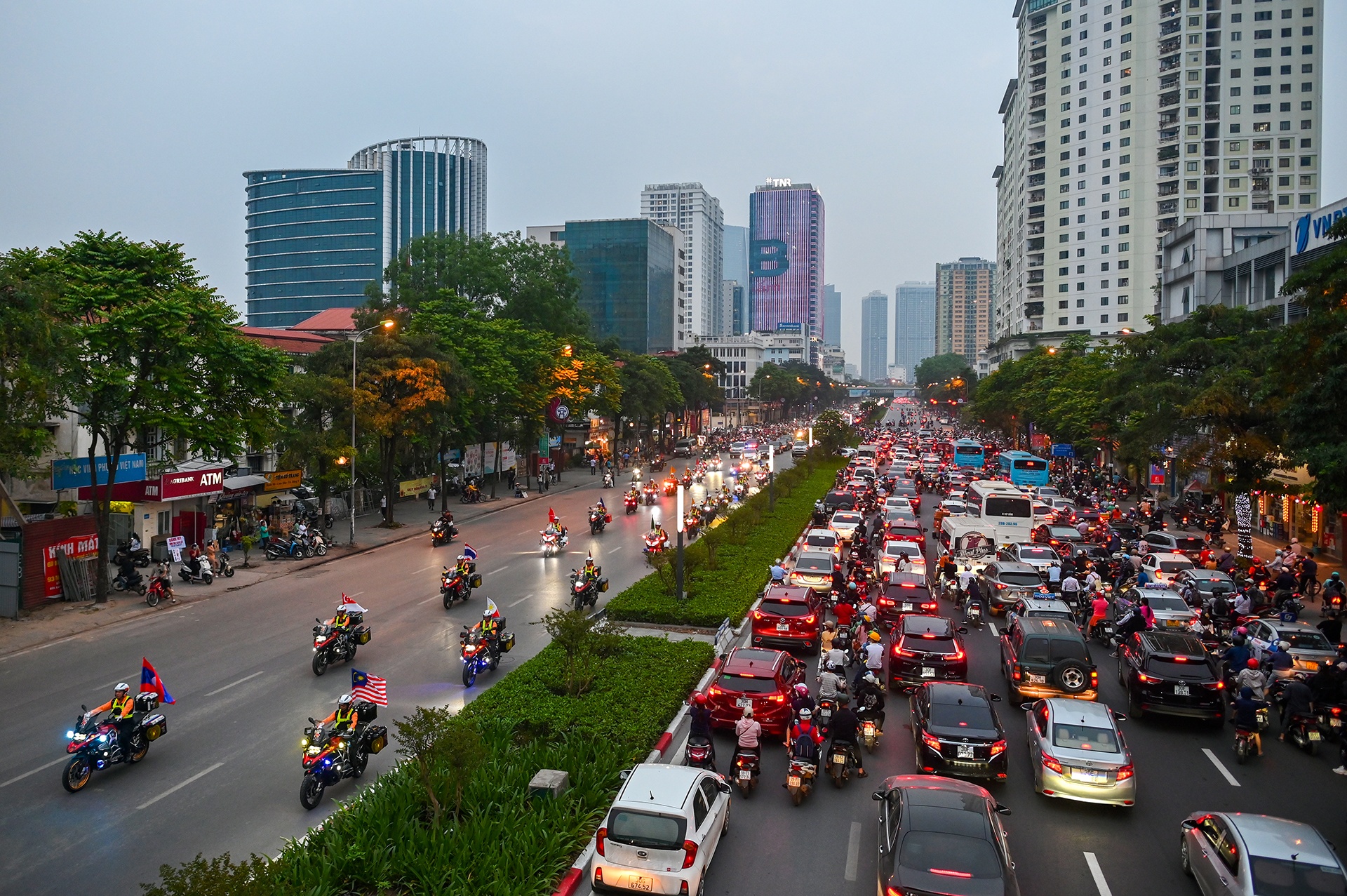 ruoc duoc SEA Games ve san My Dinh anh 9