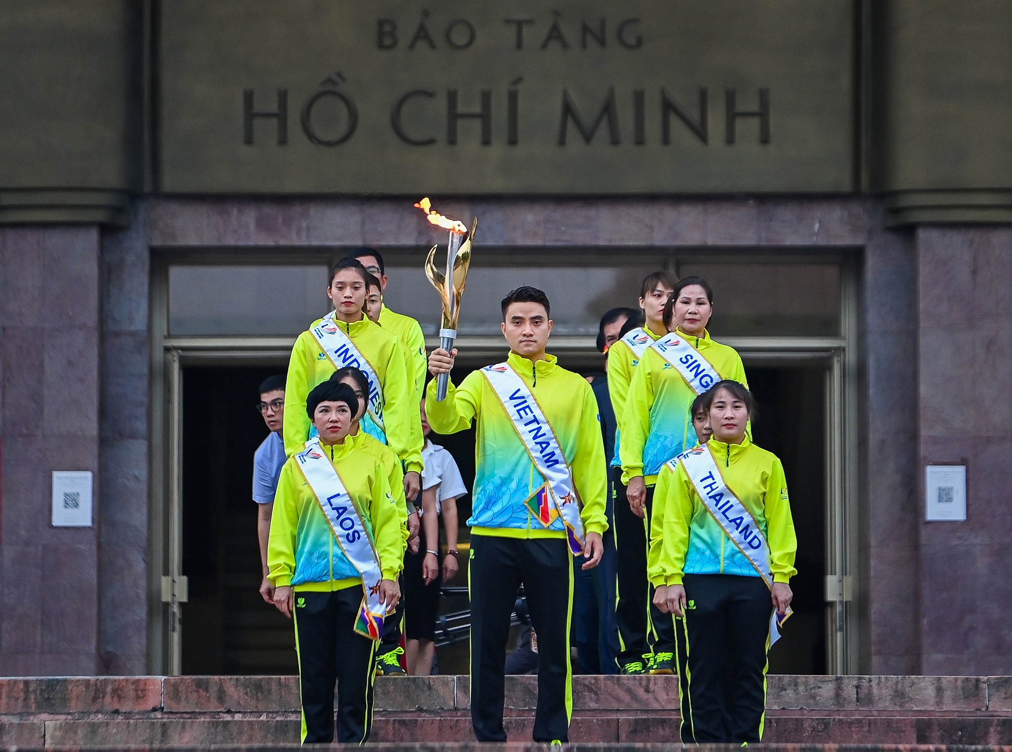 ruoc duoc SEA Games ve san My Dinh anh 5