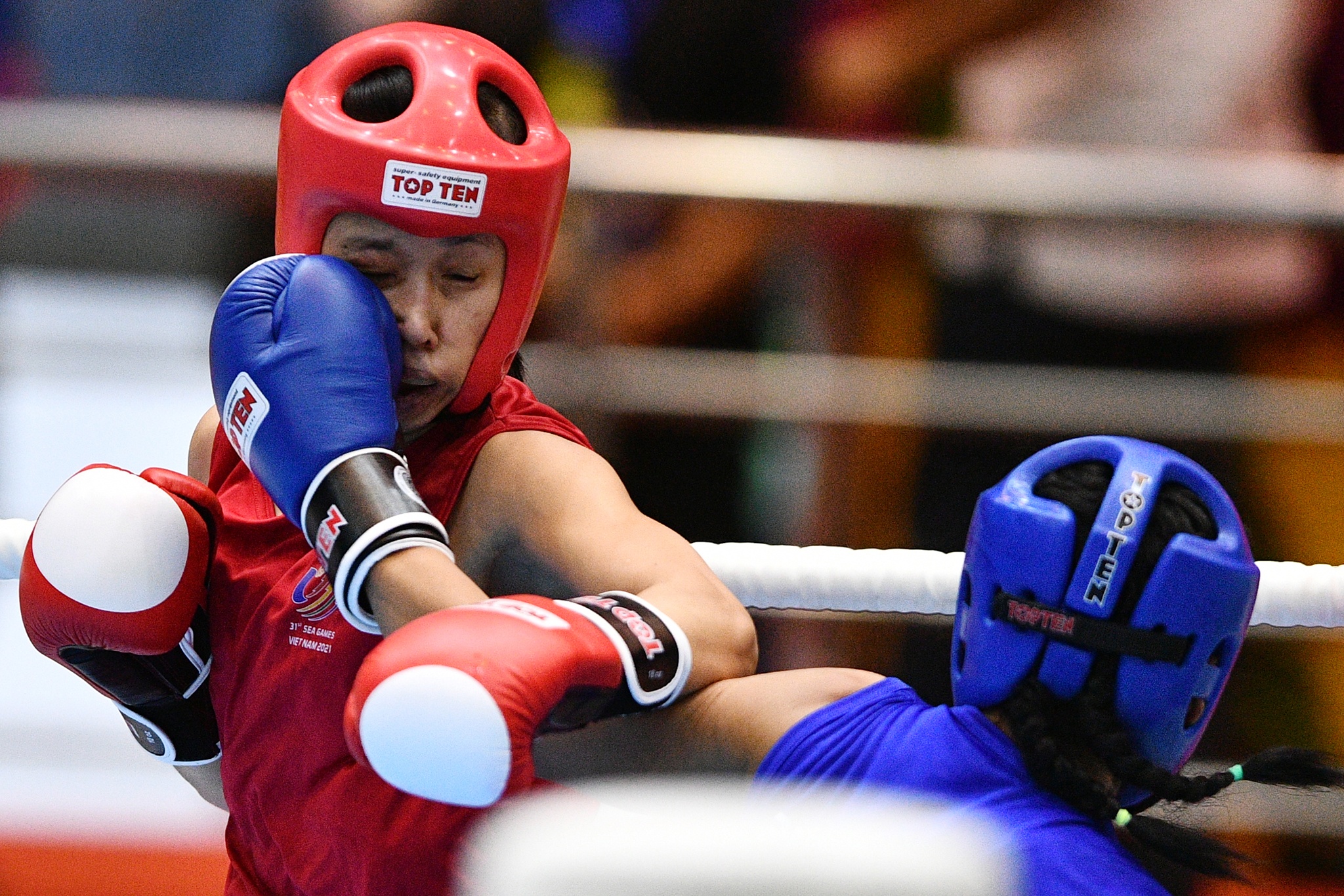 Cac nu VDV gay an tuong o man ra quan kickboxing hinh anh