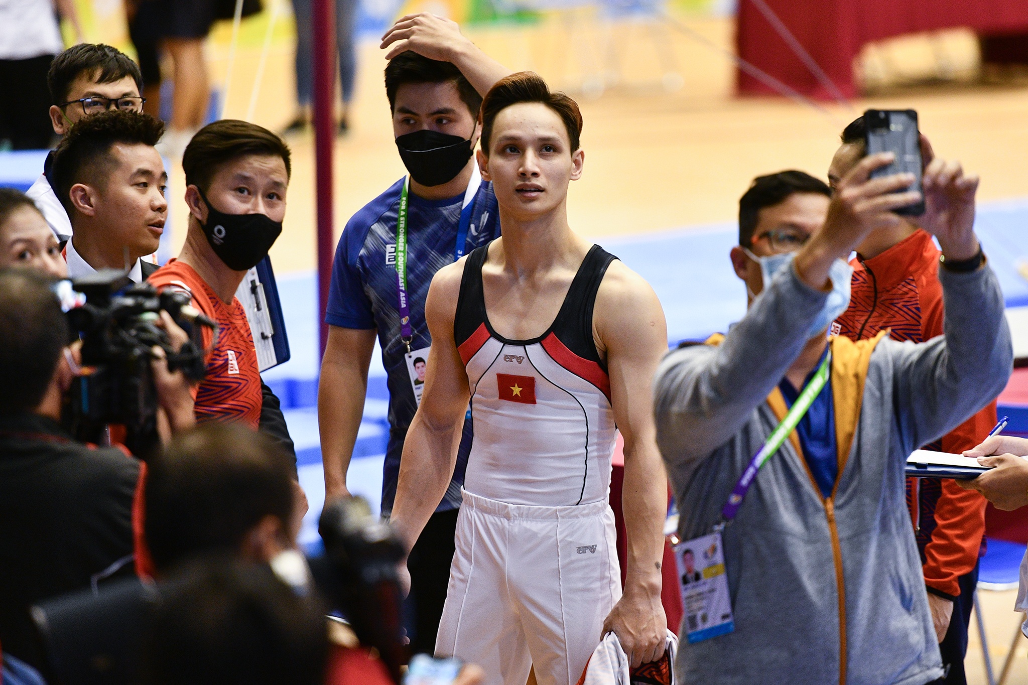 Phut giay tuong tuot mat huy chuong vang cua Dinh Phuong Thanh hinh anh