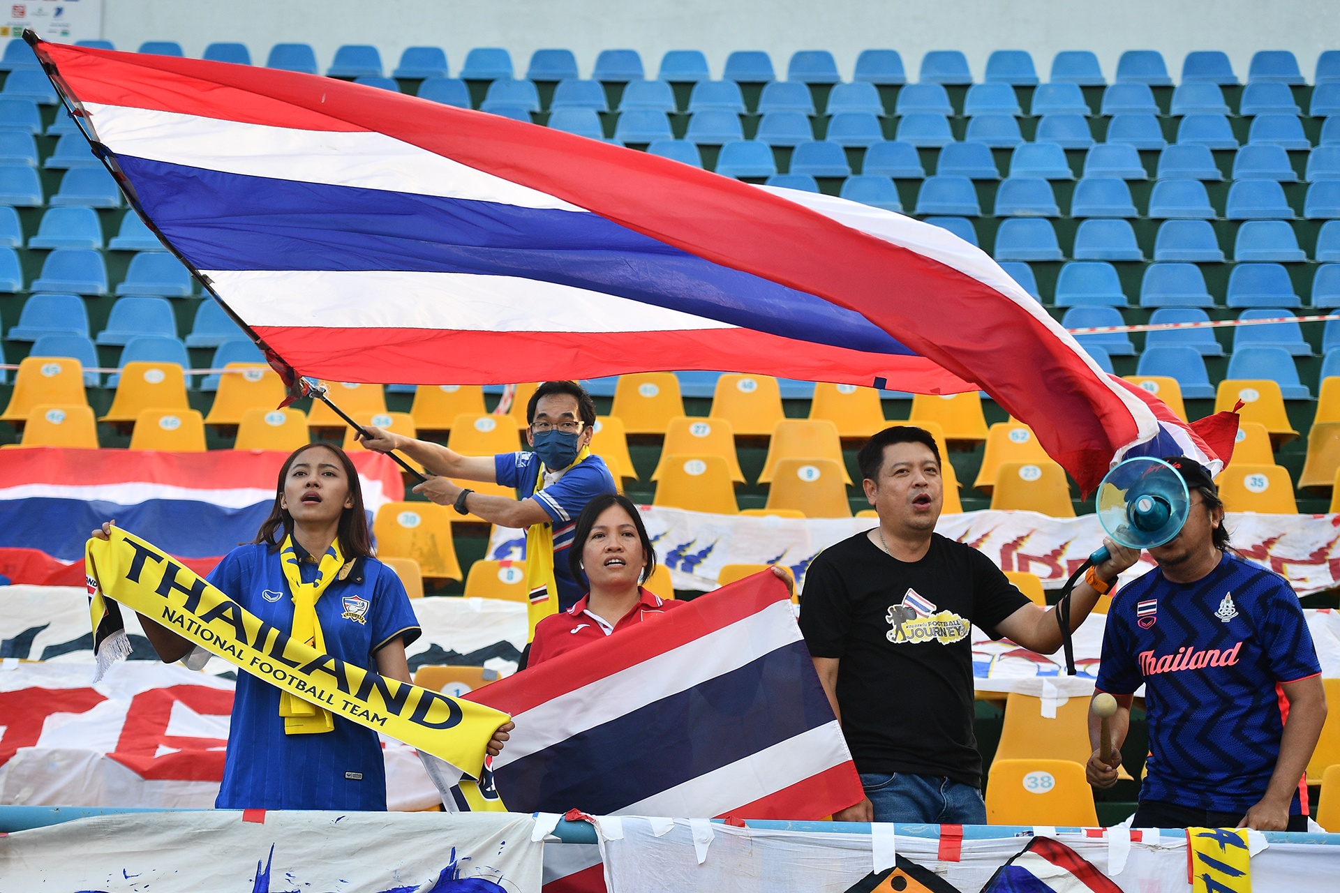 Thai Lan thang Philippines ban ket bong da nu anh 1