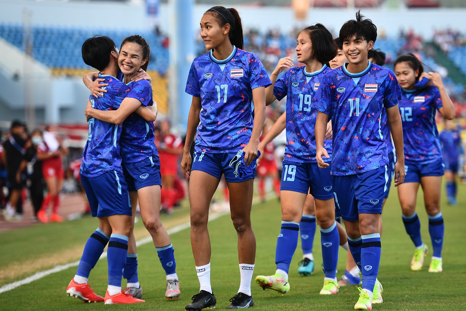 Thai Lan thang Philippines ban ket bong da nu anh 3