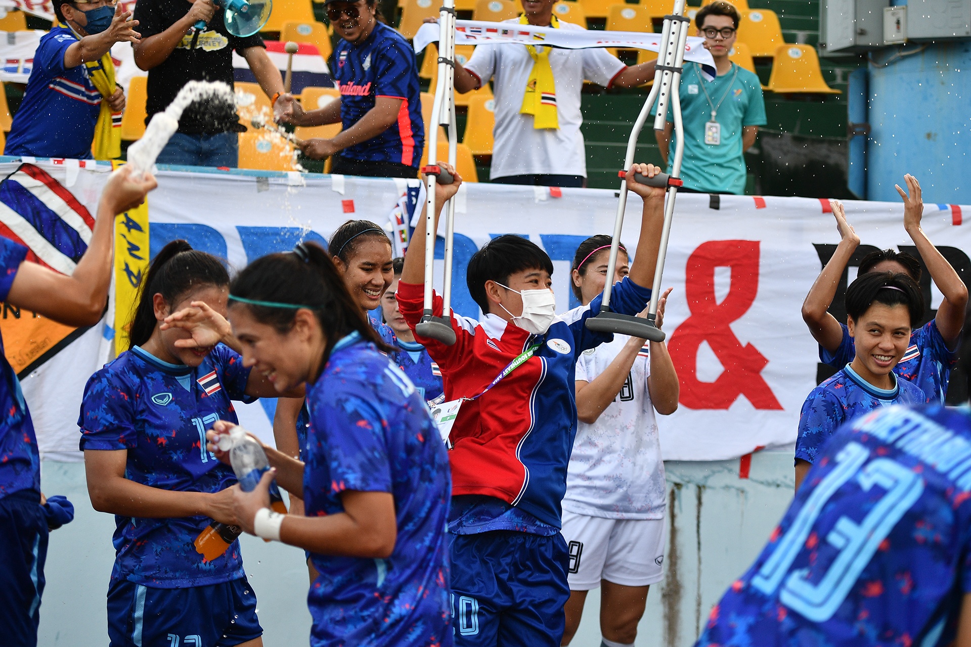 Thai Lan thang Philippines ban ket bong da nu anh 6