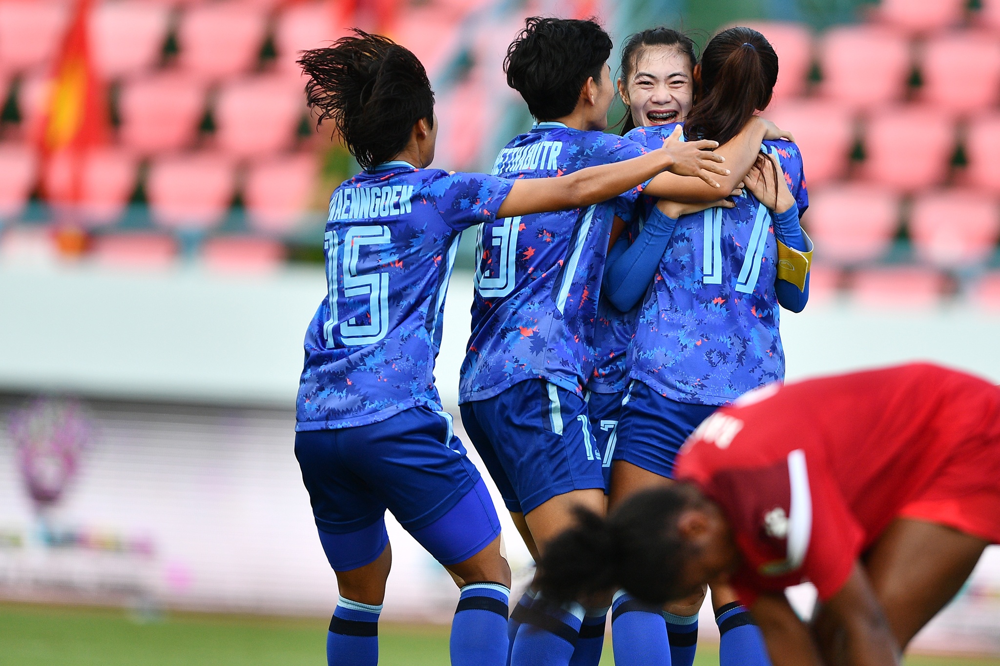 Thai Lan thang Philippines ban ket bong da nu anh 10