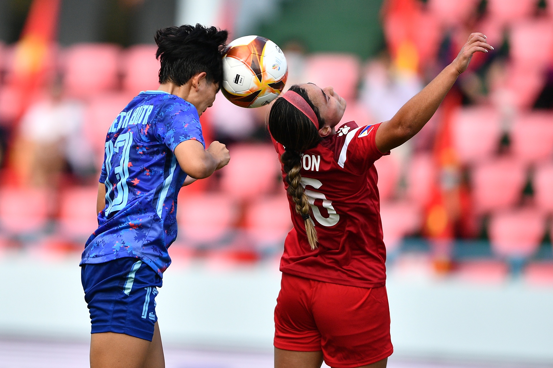 Thai Lan thang Philippines ban ket bong da nu anh 8