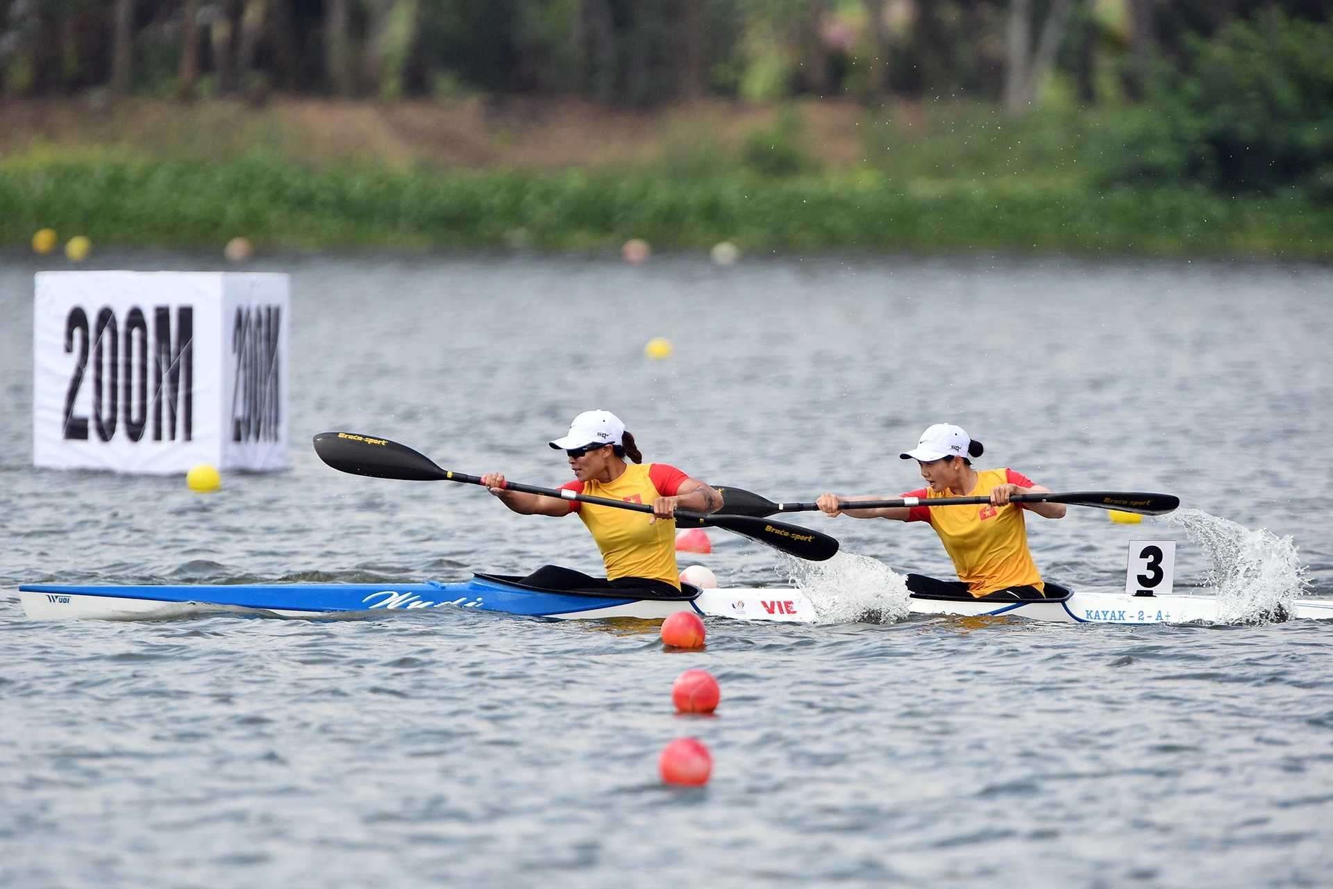 dua thuyen canoeing anh 1