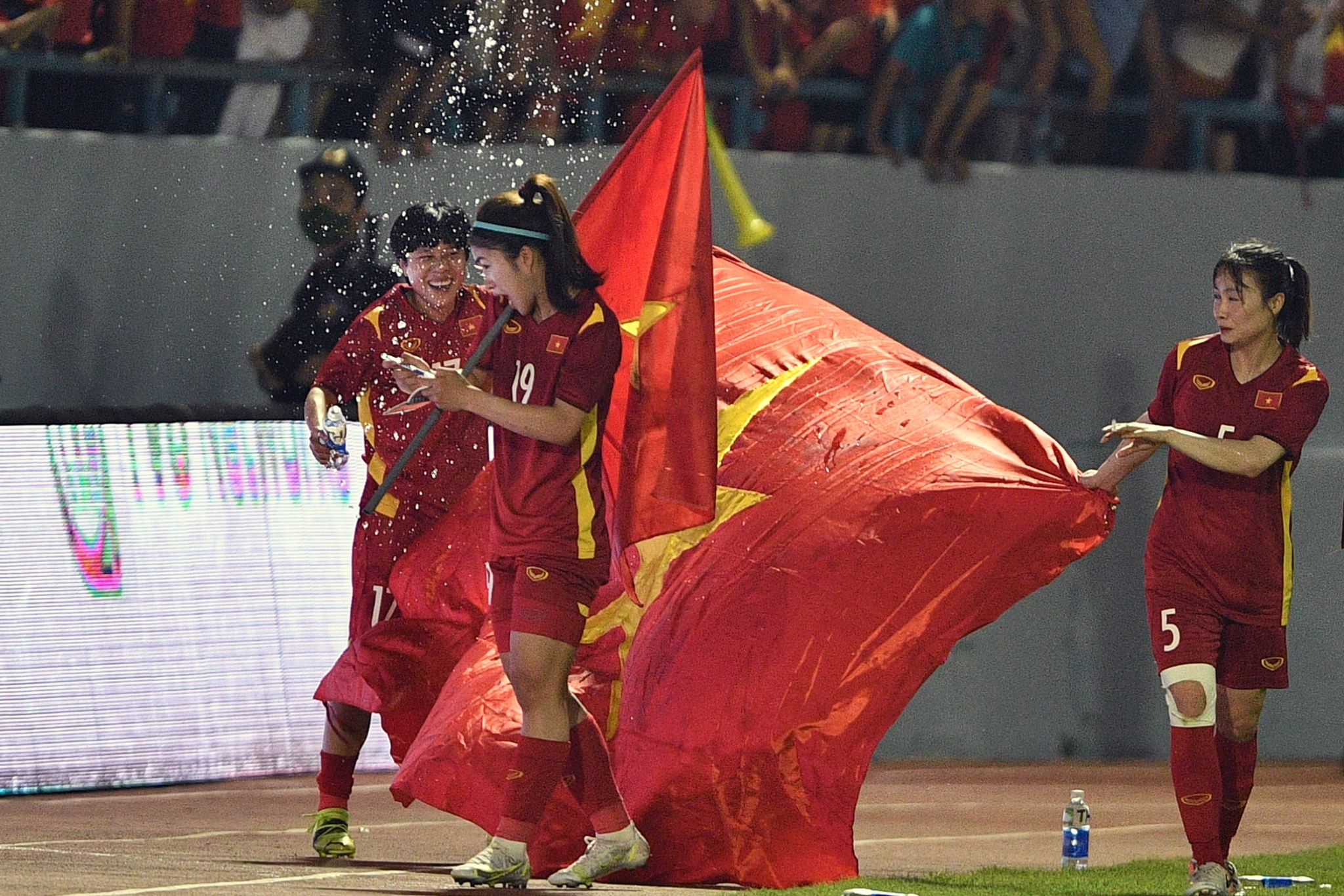 tuyen bong da nu Viet Nam trong giay phut gianh huy chuong vang anh 12