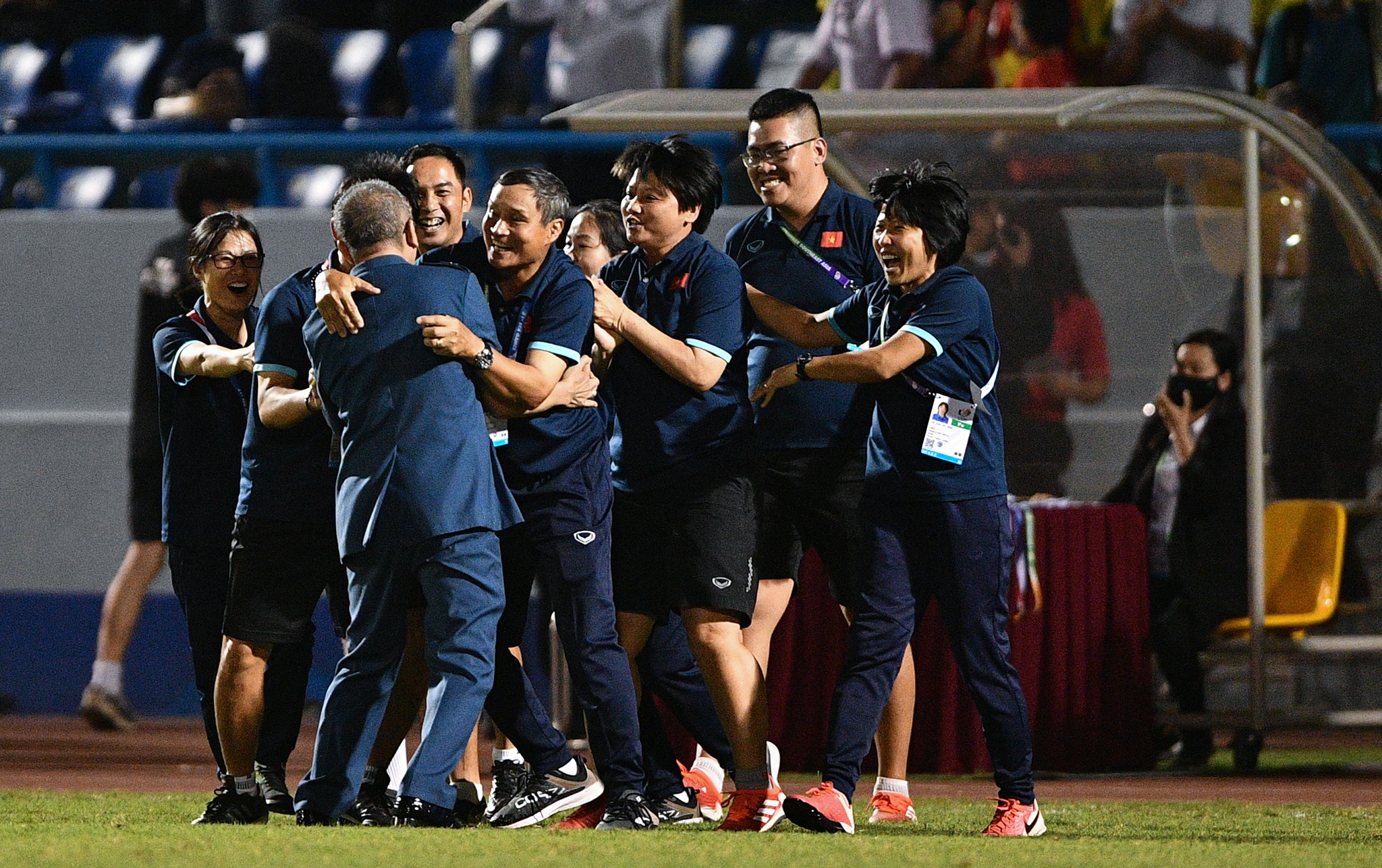 tuyen bong da nu Viet Nam trong giay phut gianh huy chuong vang anh 3