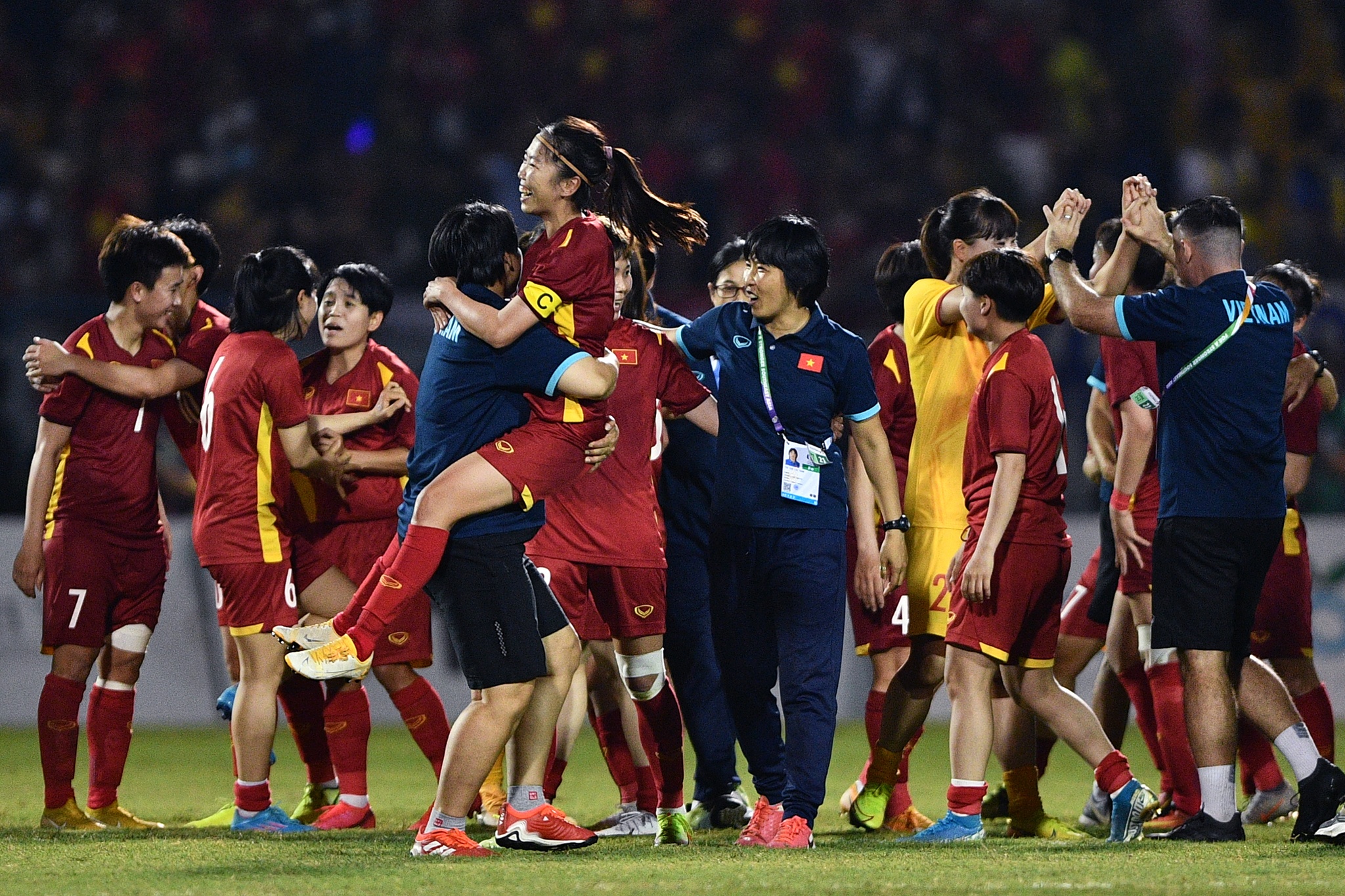 tuyen bong da nu Viet Nam trong giay phut gianh huy chuong vang anh 5