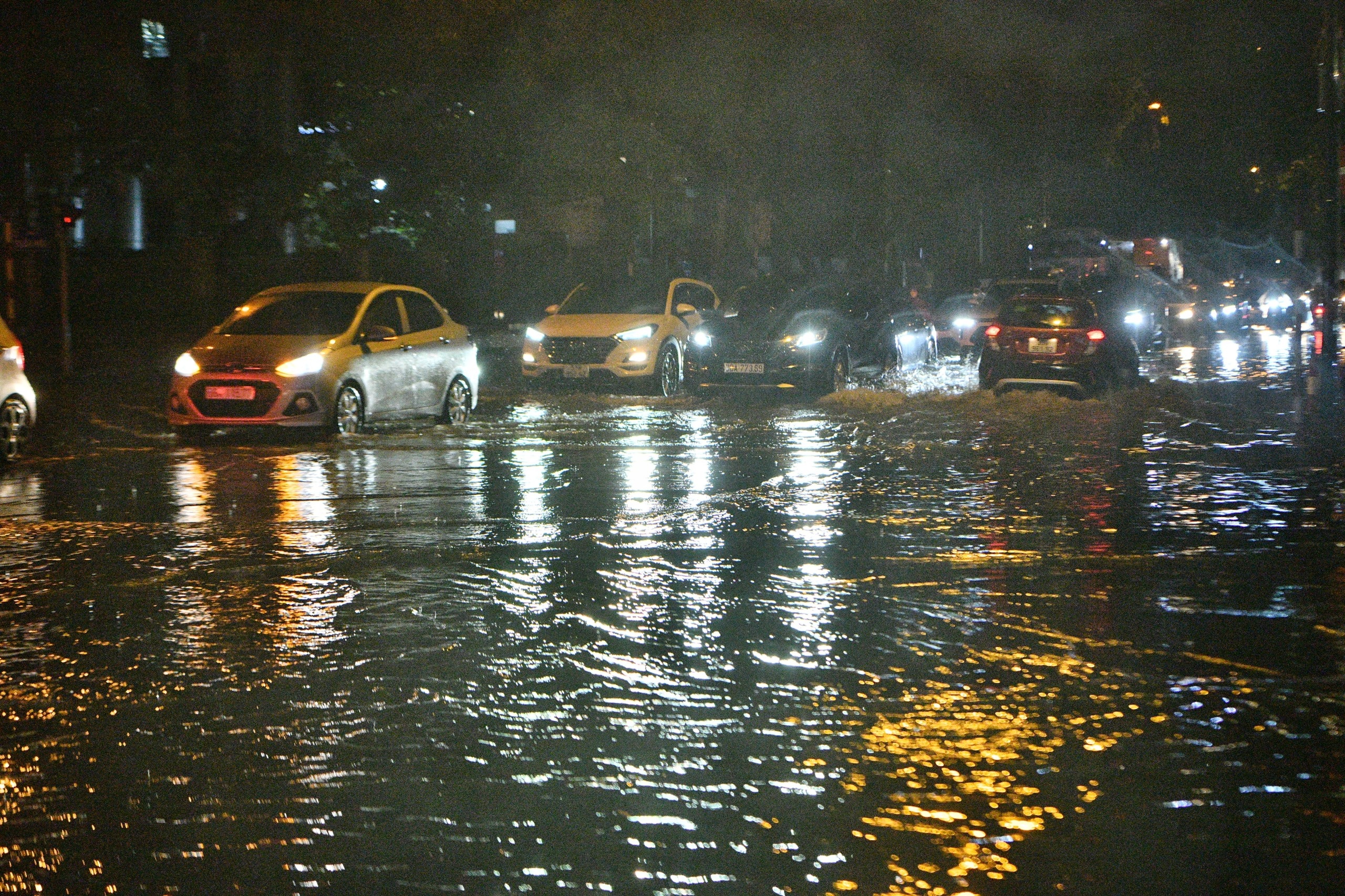 Ha Noi mua lon ngap khap noi anh 14