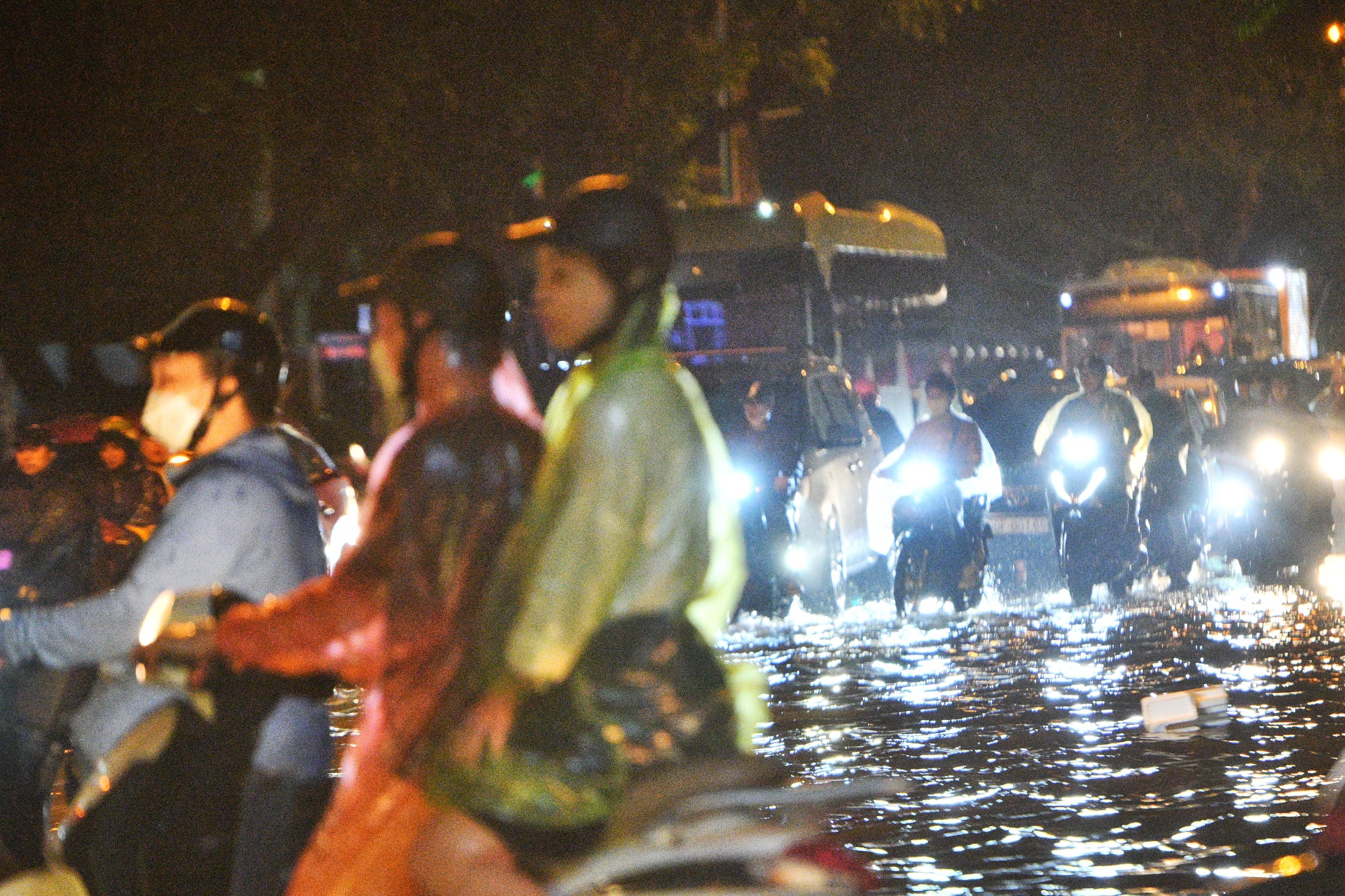 Ha Noi mua lon ngap khap noi anh 15