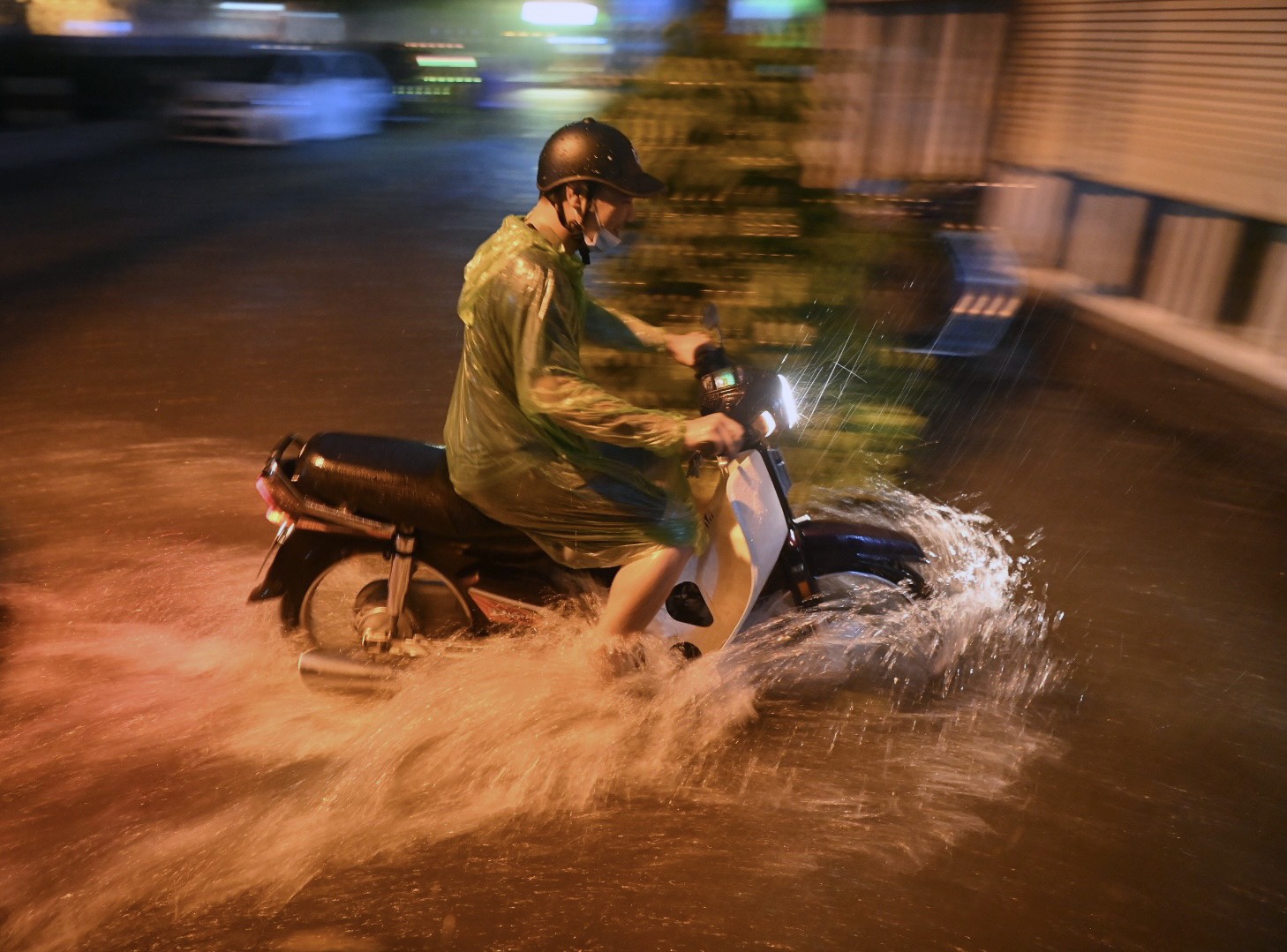 Ha Noi mua lon ngap khap noi anh 5