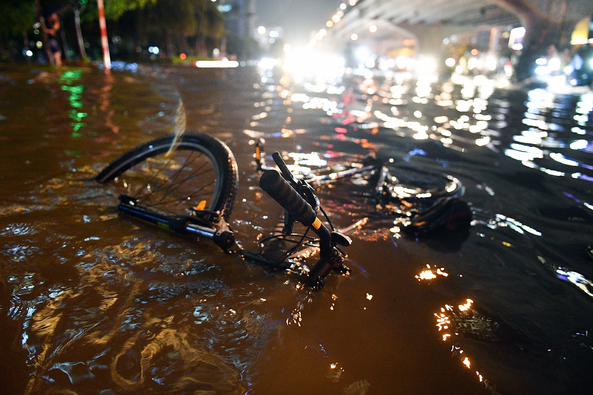 nua dem mua ngap kho ve nha anh 3