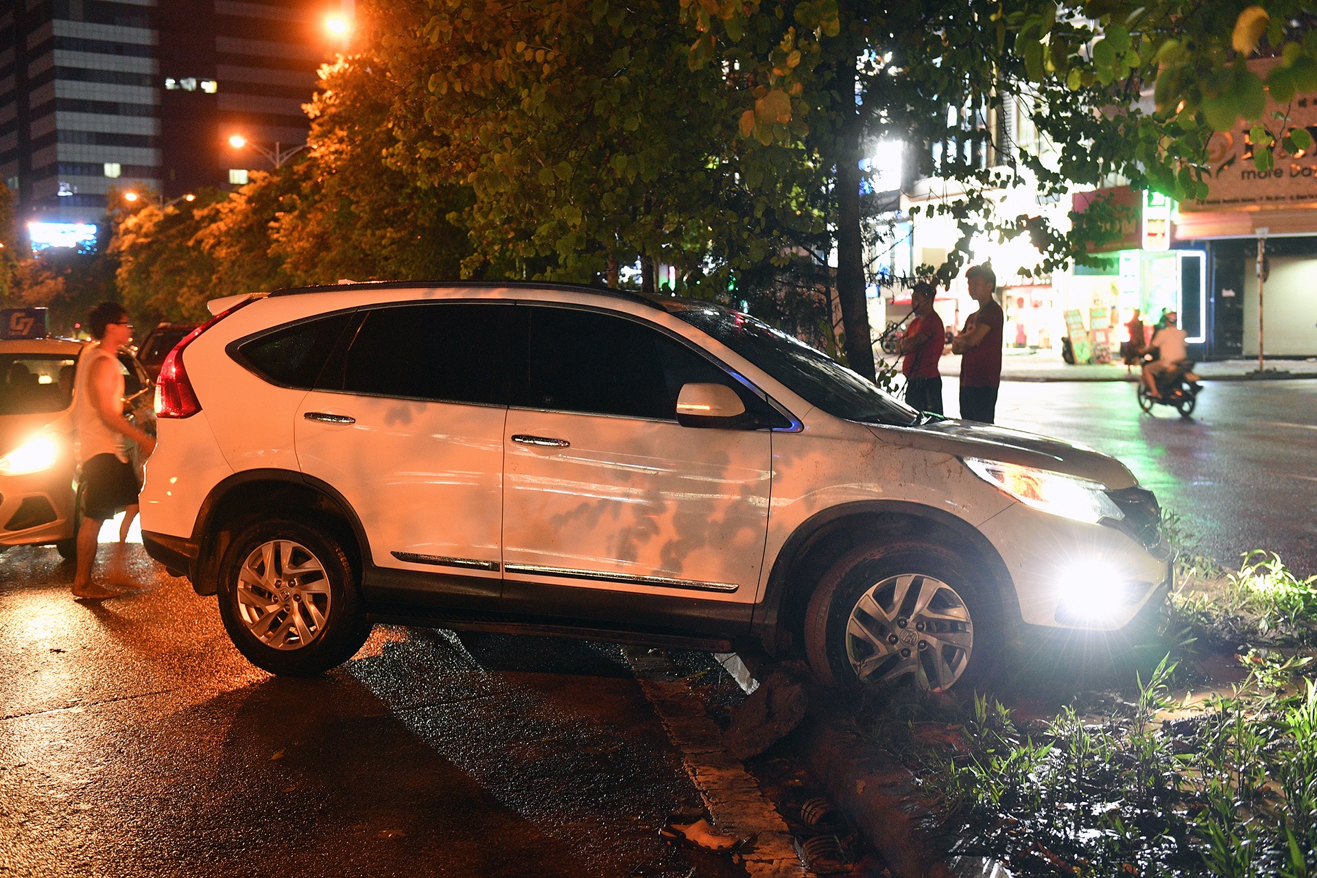 nua dem mua ngap kho ve nha anh 11