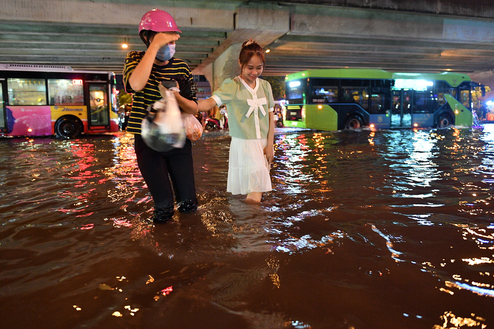 nua dem mua ngap kho ve nha anh 6