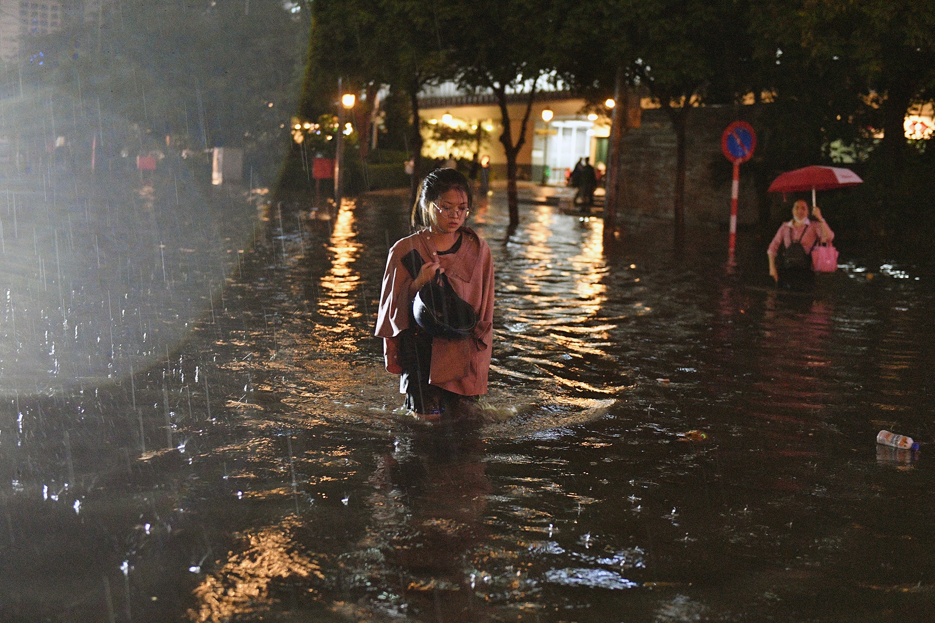 nua dem mua ngap kho ve nha anh 7