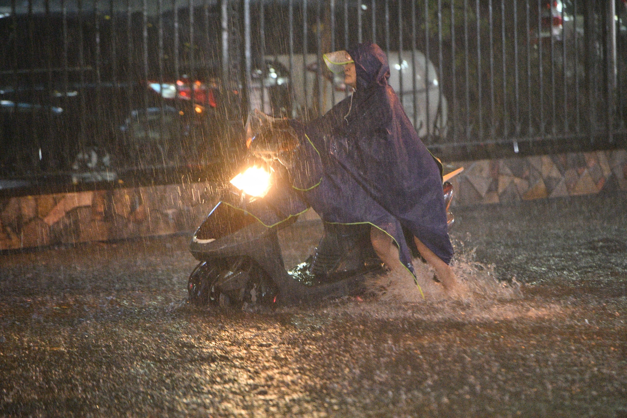 Ha Noi mua lon ngap khap noi anh 3