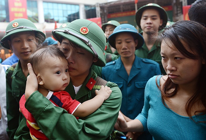 Giay phut xuc dong cua tan binh Ha Noi ngay nhap ngu hinh anh