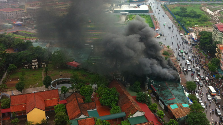 Showroom o to o Ha Noi boc chay hinh anh