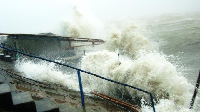 Song du 4m quat lien hoi truoc sieu bao so 10 hinh anh