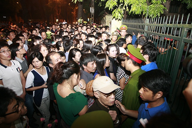 Het gio tham, hang chuc nghin nguoi khong ve hinh anh