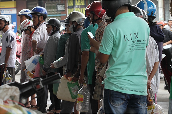 Nguoi Da Nang mua gi don bao Haiyan? hinh anh