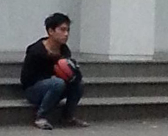 Giay phut lua cuop 6 mang nguoi o quan bar Zone 9 hinh anh