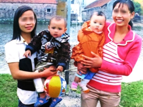 Chong mua axit thue nguoi tat thang vao mat vo va em vo hinh anh