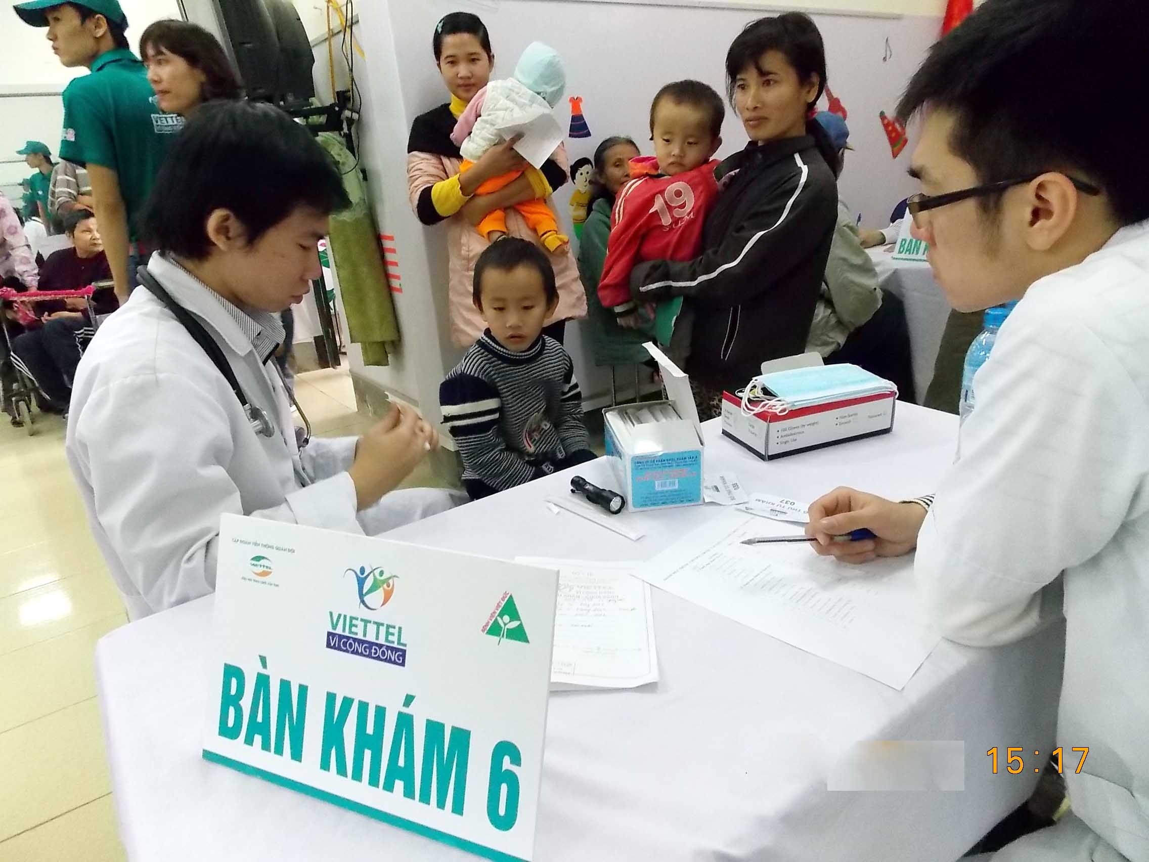 8.000 nguoi ngheo duoc chua benh mien phi hinh anh