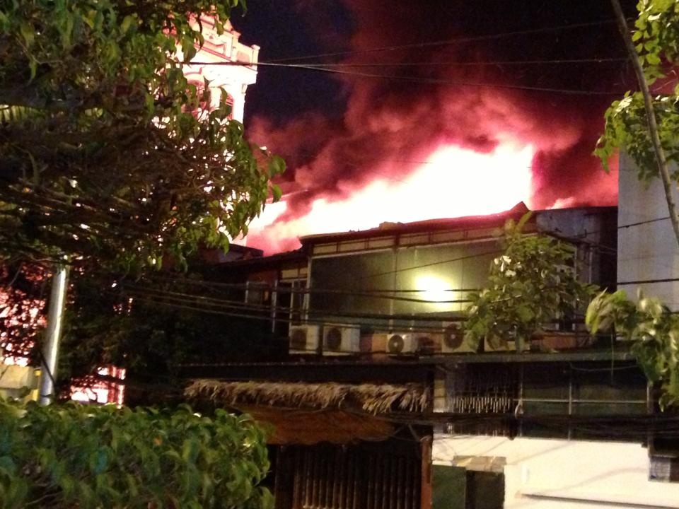 No binh gas, quan an chay lon trong dem o Ha Noi hinh anh