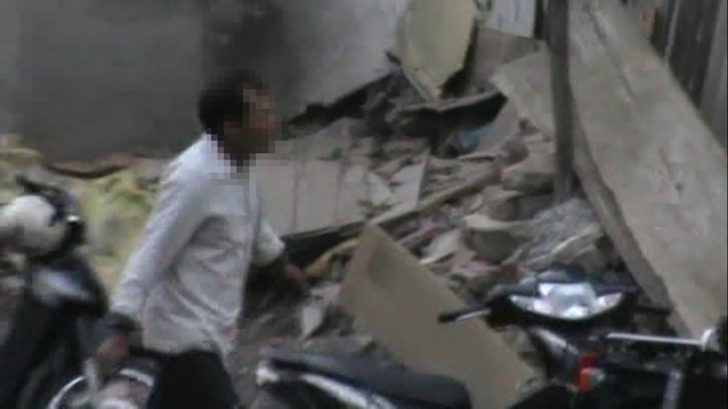 'Nu sinh chet chay bi che khuat duoi buc tuong do' hinh anh