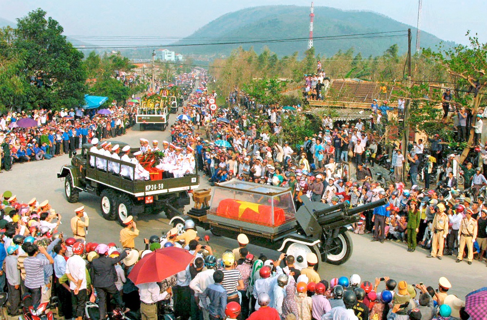 Nhung hinh anh xuc dong ve Tuong Giap trong long dan hinh anh