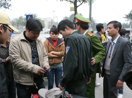 Nhom bac danh trong thuong 3 canh sat Hai Phong hinh anh