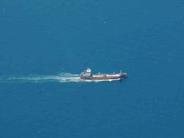 7 tau Viet Nam tim kiem suot dem hinh anh