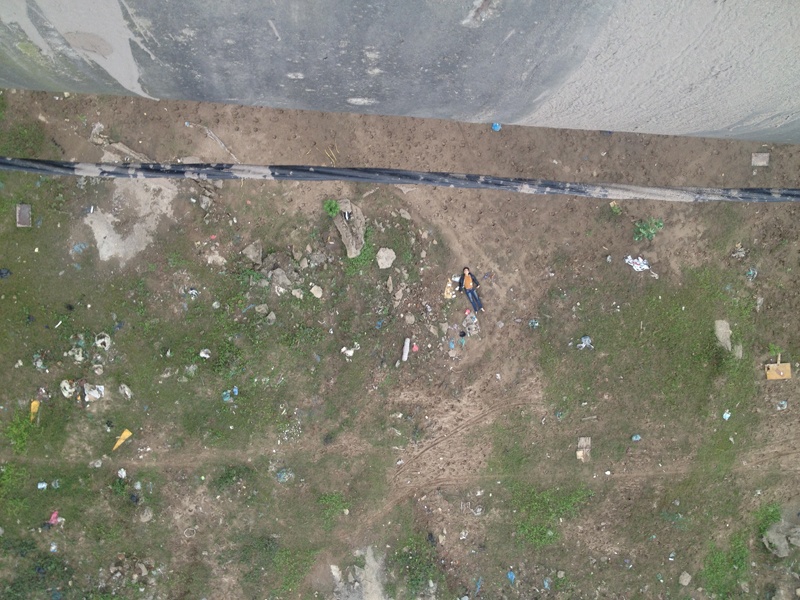 Hiện trường thanh niên nhảy cầu. Ảnh: Mạnh Thắng.