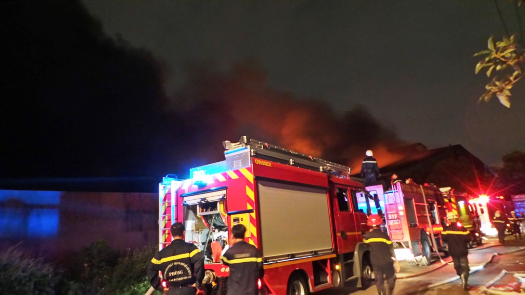 Dam chay lan nhanh trong dem o Sai Gon hinh anh